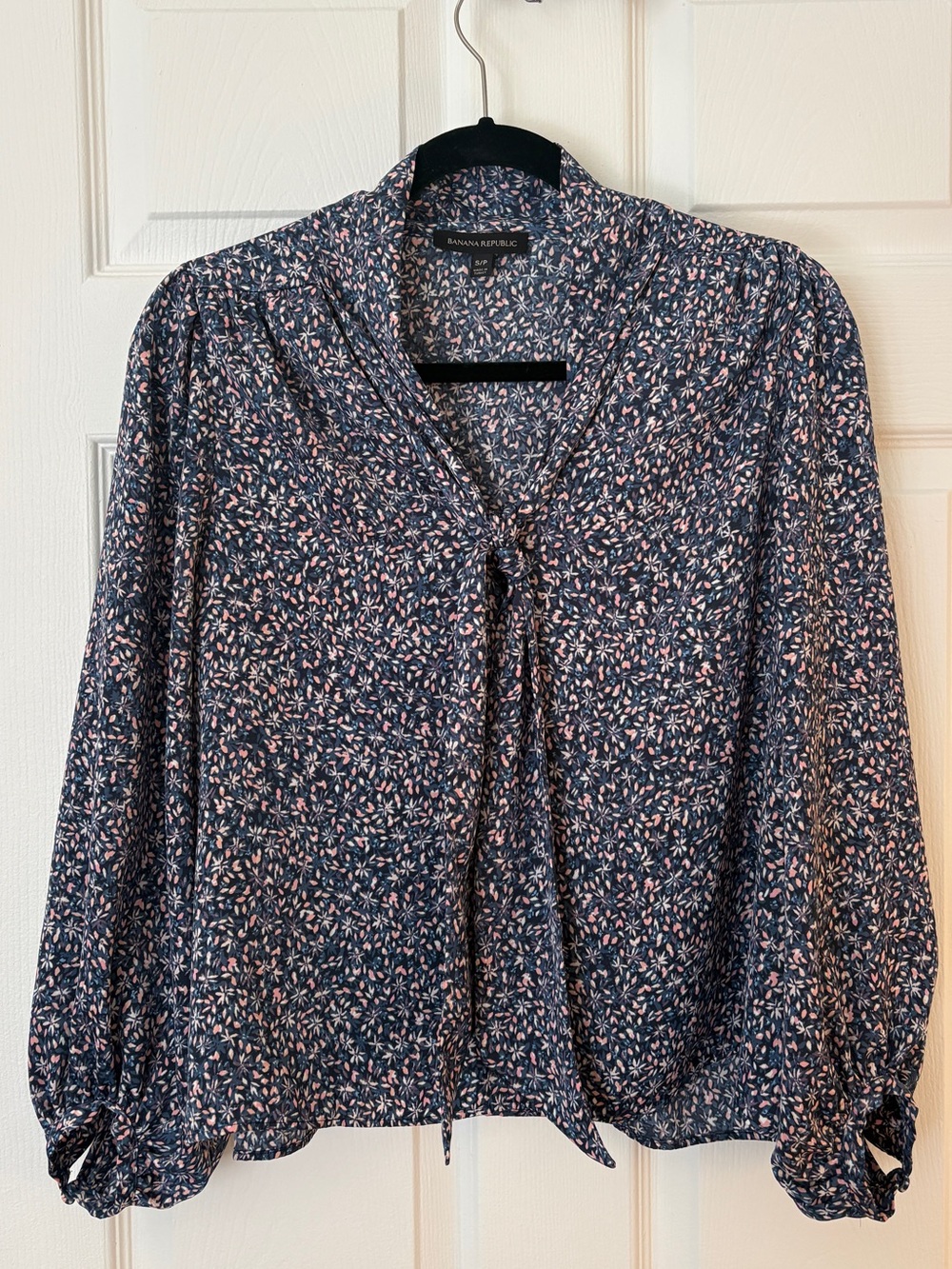 Banana Republic Tie Front Blouse in Blue and Pink Floral - Size Small